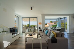 TV - CostaBlancaDreams - Villa Hermosa in Calpe (Calpe)