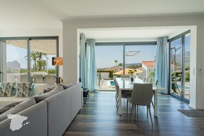 TV - CostaBlancaDreams - Villa Hermosa in Calpe (Calpe)