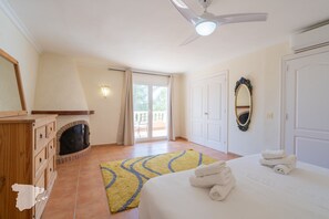 5 bedrooms, iron/ironing board, free WiFi, bed sheets