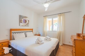 5 bedrooms, iron/ironing board, free WiFi, bed sheets