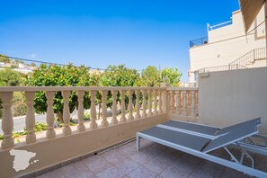 A balcony with a white balustrade, a metal railing, and a single white lounge chair. - CostaBlancaDreams - Duplex Manzanera in Calpe (Calpe)
