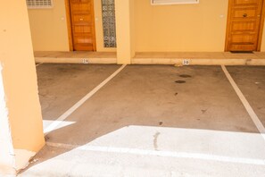 A parking area with two doors, each marked with a number. - CostaBlancaDreams - Duplex Manzanera in Calpe (Calpe)
