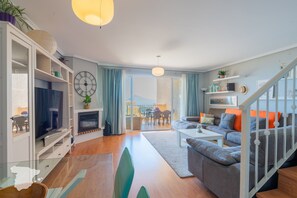 Televisie en een open haard
