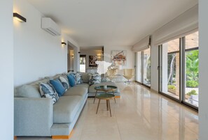 Fernseher, Tischfußball