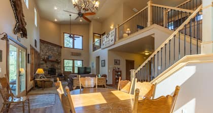 Secluded cabin on 6 acres- wood fireplace- sleeps 11
