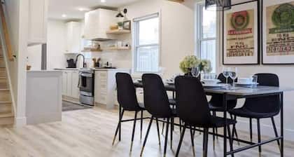 Perfect for large groups, lots of parking, 5BRs, Game Room, Fast Wifi