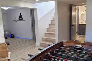 Games room - Perfect for large groups, lots of parking, 5BRs, Game Room, Fast Wifi (Kitchener)