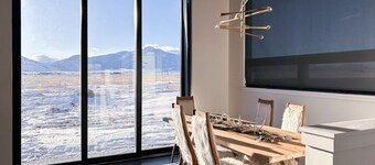 Modern 3 bedroom home on 20 private acres in Paradise Valley