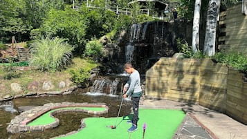Enjoy a round of mini golf in nearby Lincoln or North Conway