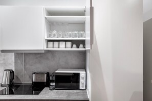 Kylskåp, mikrovågsugn, ugn och diskmaskin