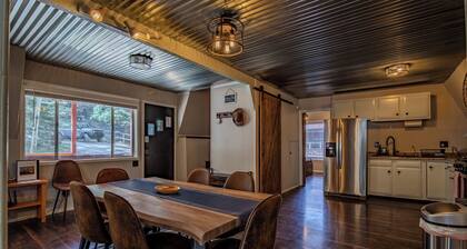 Cozy cottage nestled in the middle of Cloudcroft