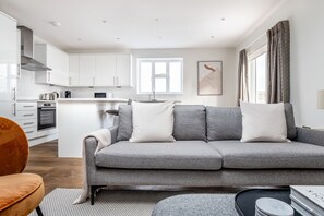 TV, stereo - Sleek Marylebone 2BR w/ Roof nr Underground, by Blueground (London)