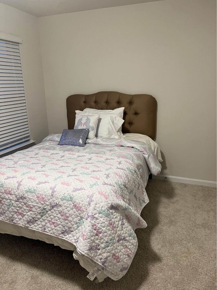 Incredible contemporary, brandnew build town home in Frederick, MD