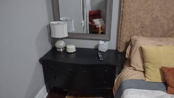 2 bedrooms, desk, iron/ironing board, free WiFi