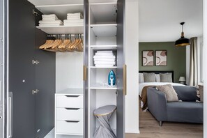Iron/ironing board, WiFi, bed sheets