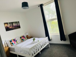 2 bedrooms, WiFi, bed sheets - Stunning 2-Bed House in Chatham (Chatham)