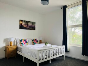 2 bedrooms, WiFi, bed sheets - Stunning 2-Bed House in Chatham (Chatham)