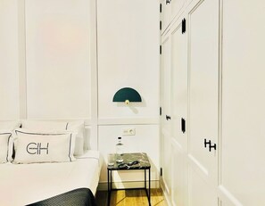 Unclassified image, 2 of 62, button