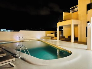 Unclassified image, 2 of 65, button