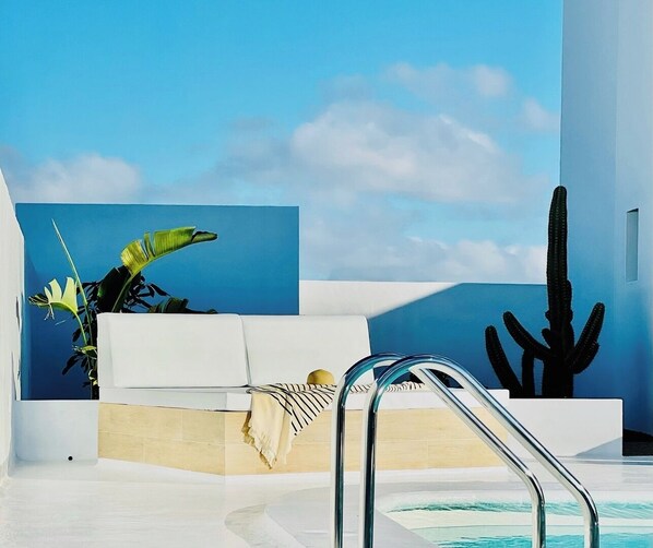 Unclassified image, 1 of 61, button