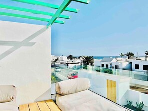 Unclassified image, 3 of 61, button