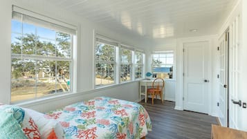 3 bedrooms, desk, free WiFi, bed sheets