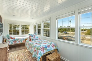 Interior - Great sunrise view from dining area and decks. Easy beach access. (Panacea)