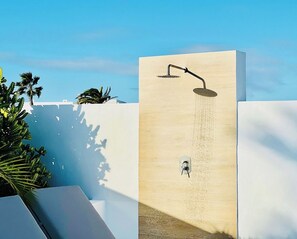 Unclassified image, 4 of 63, button