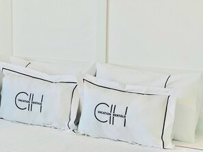 1 slaapkamer, een strijkplank/strijkijzer, wifi, beddengoed