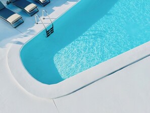 Unclassified image, 3 of 59, button