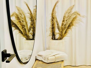 Unclassified image, 2 of 59, button