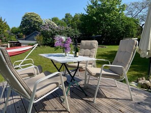 Outdoor dining - Holiday Apartment "An der Schlei" with Private Terrace, Garden & Wi-Fi (Fleckeby)
