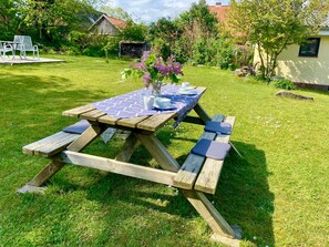 Outdoor dining - Holiday Apartment "An der Schlei" with Private Terrace, Garden & Wi-Fi (Fleckeby)