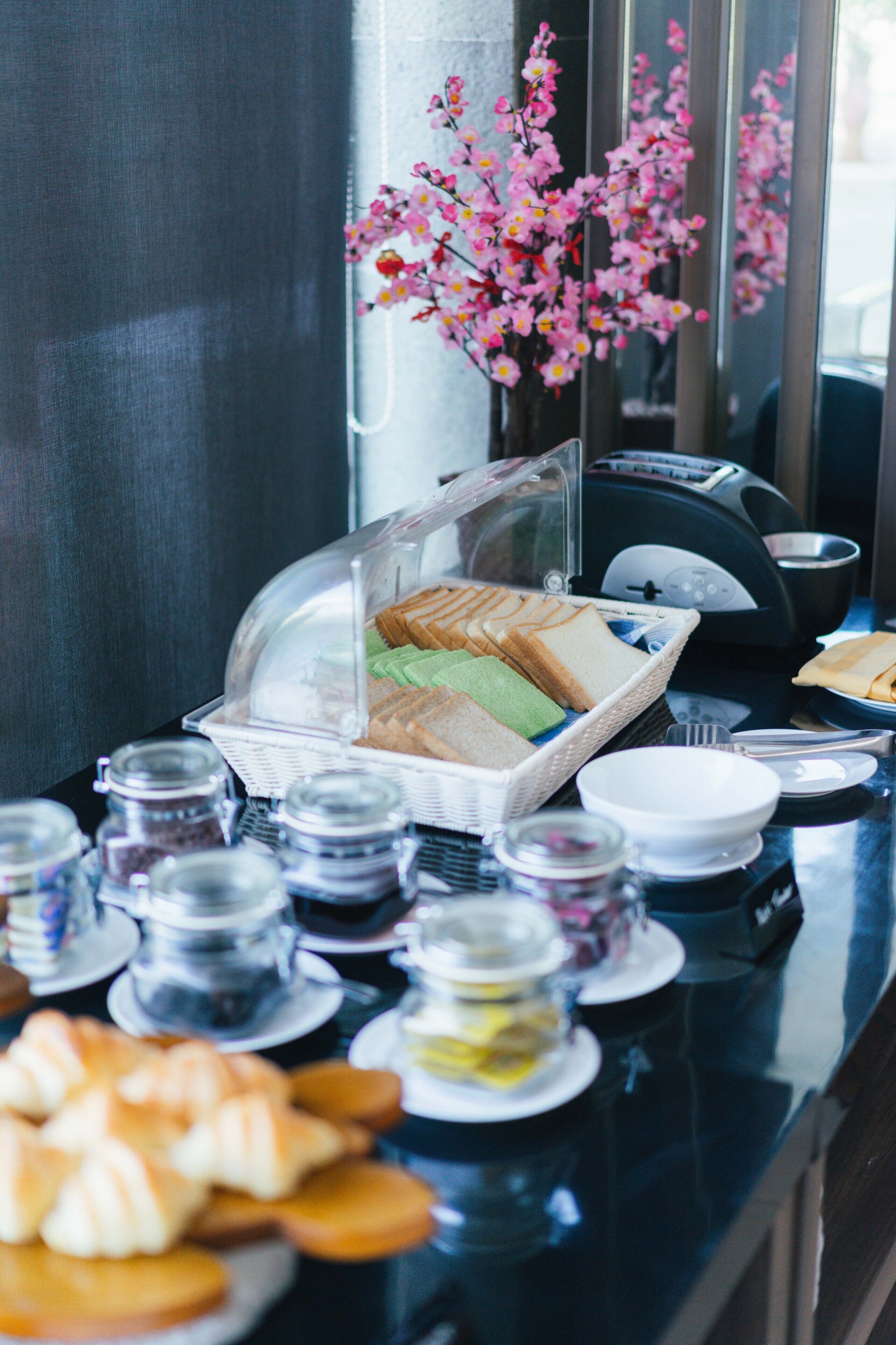 包含每日自助早餐