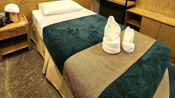 Standard Single Room | Premium bedding, desk, laptop workspace, WiFi (free)