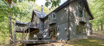 Upscale, 4 Fireplaces, Fire Pit & Pool Access