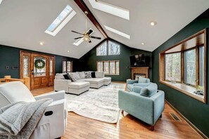 TV, fireplace, offices - Upscale, 4 Fireplaces, Fire Pit & Pool Access (Hedgesville)