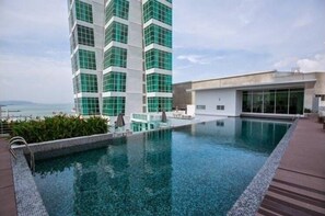 室外游泳池