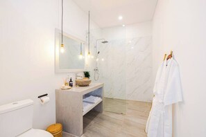 Hair dryer, towels - Villa Rindu Canggu (North Kuta)