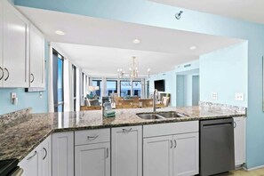 Fridge, microwave, oven, stovetop - Emerald Towers 1101 (Destin)