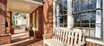 Dilworth Cottage - Walk to Panthers Stadium and Uptown Attractions! Fire Pit, BBQ, & Pet Friendly!
