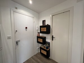 Interior - 10 min from airport and 15 min from beaches air-conditioned apartment with terrace (Saint-Laurent-du-Var)