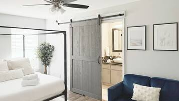 3 bedrooms, desk, iron/ironing board, free WiFi