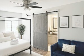 3 camere, una scrivania, ferro/asse da stiro, Wi-Fi gratuito