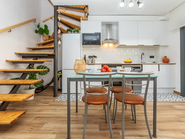 Kühlschrank, Mikrowelle, Ofen, Toaster