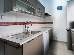 Réfrigérateur, micro-ondes, lave-vaisselle