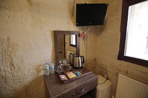 Standard-Doppelzimmer | Zimmersafe, Schreibtisch, laptopgeeigneter Arbeitsplatz