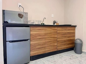 ميكروويف، موقد طهي مسطح، ماكينة لصنع القهوة/الشاي