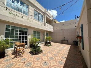 Outdoor dining - Cozy Studio Downtown (CancÃºn)