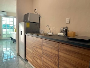 Micro-ondes, plaque de cuisson, cafetière/bouilloire